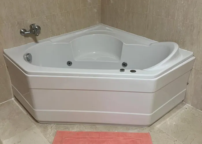 In 4bedroom Penthouse With Private Bath