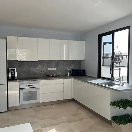 In 4bedroom Penthouse With Private Bath فندق مبيت وإفطار