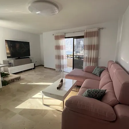 In 4bedroom Penthouse With Private Bath *
