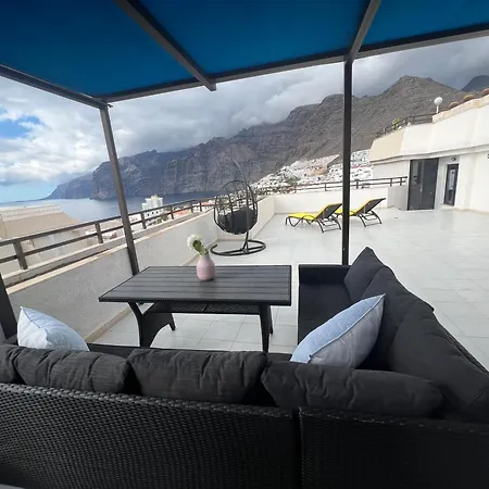 In 4bedroom Penthouse With Private Bath
